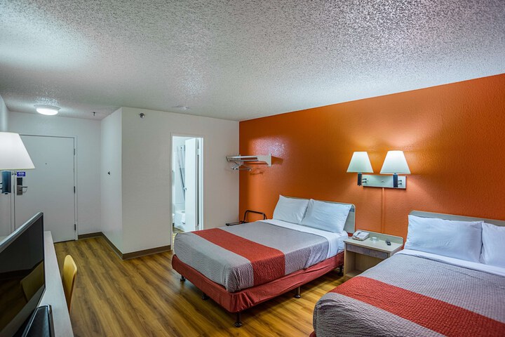 Room 21 of 34