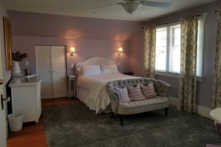 Room 9 of 12