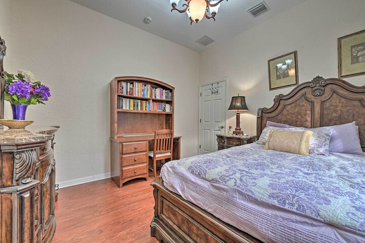 Elegant Valrico Home 15 Mi to Downtown Tampa!
