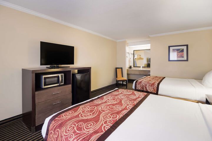 Room 14 of 24