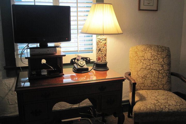 Room 44 of 196