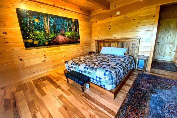 UV Log home with direct Cannon Mountain views Minutes to attractions Fireplace Pool Table AC