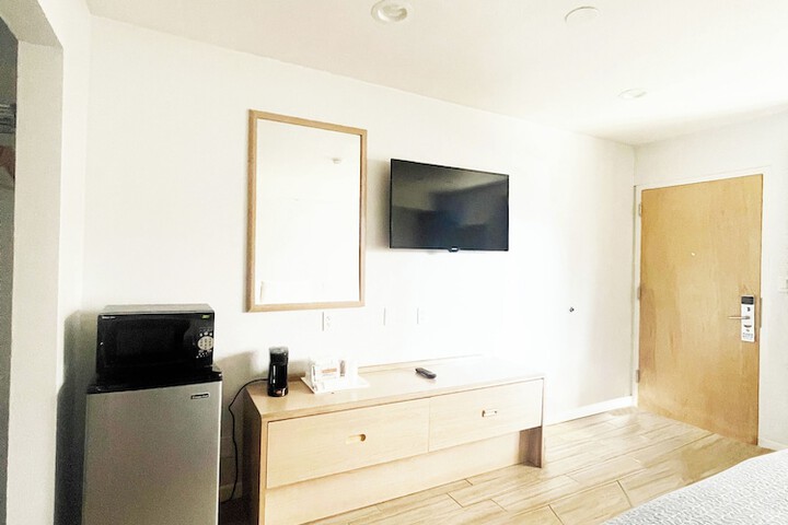 Room 3 of 16