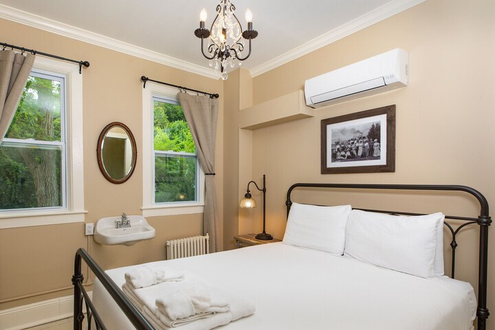Room 32 of 39