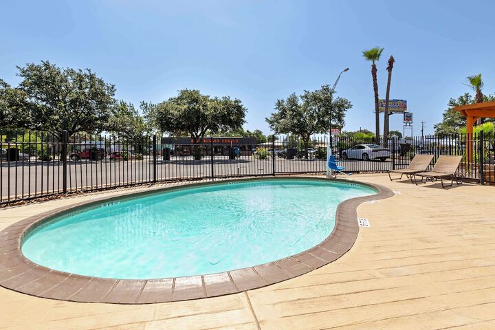 Pool 4 of 36