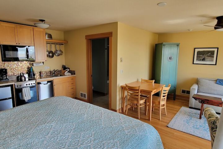 Room 32 of 53