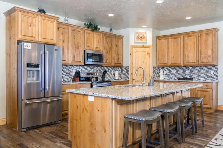 East Zion Trails Retreat-Hot tub Resort Amenities, Exceptional
