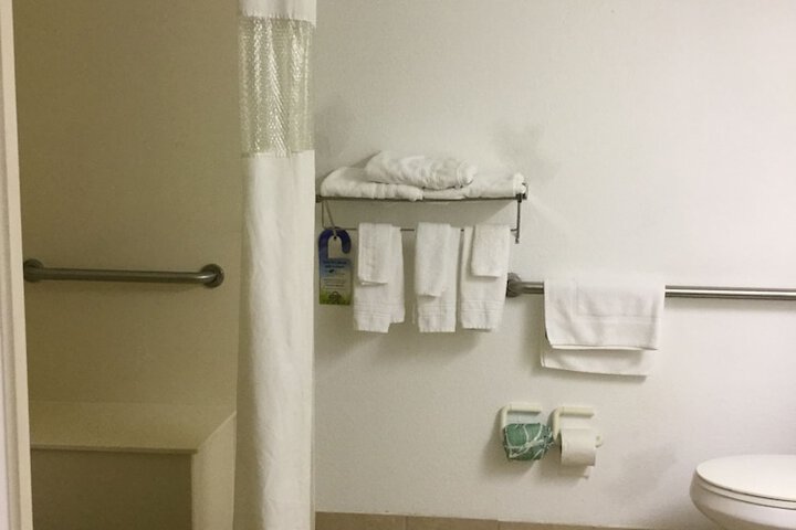 Days Inn by Wyndham Lake Village