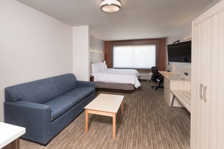 Room 11 of 37