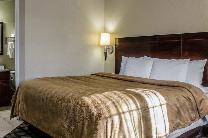 Room 32 of 51