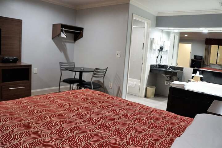 Room 29 of 40
