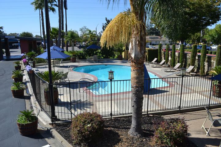 Pool 11 of 44