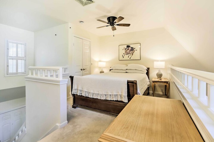 Lovely Norwich Villa on Golf Course w / Amenities!