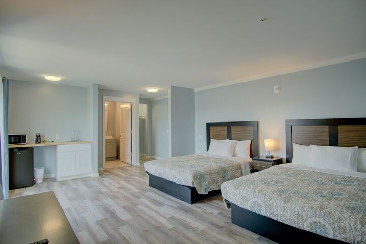 Room 6 of 8