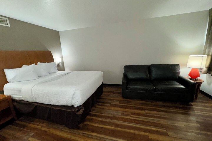 Room 28 of 39