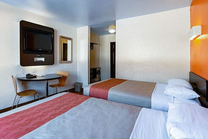 Motel 6 Palatine IL - Chicago Northwest