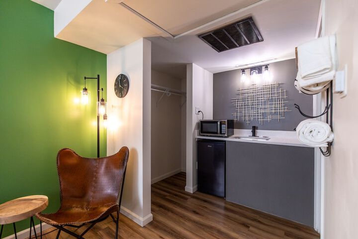 Room 33 of 41