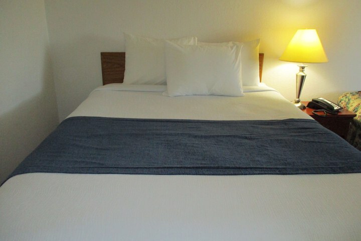 Travelodge by Wyndham Redwood Falls