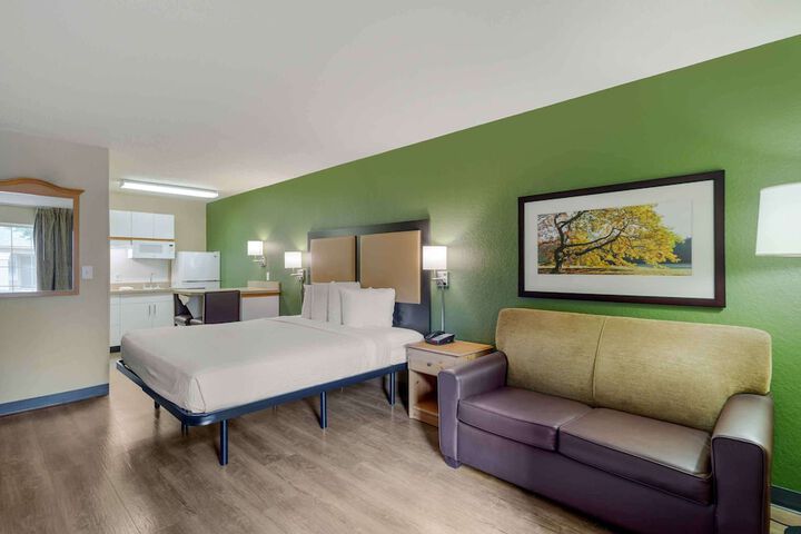 Room 10 of 33