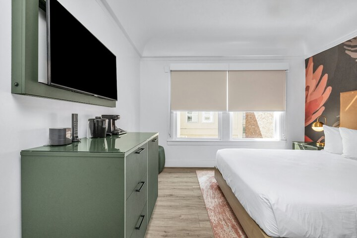 Room 46 of 100