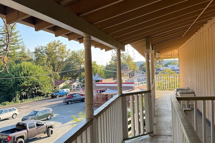 Columbia Inn Motel CA 49