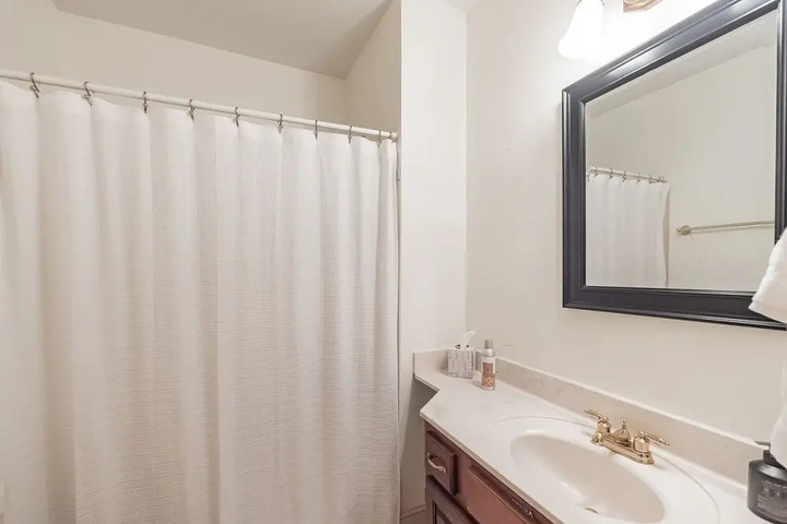 Beautiful Villa in The Heart of Historic Downtown Bel Air! 3 Bedroom Villa by Redawning