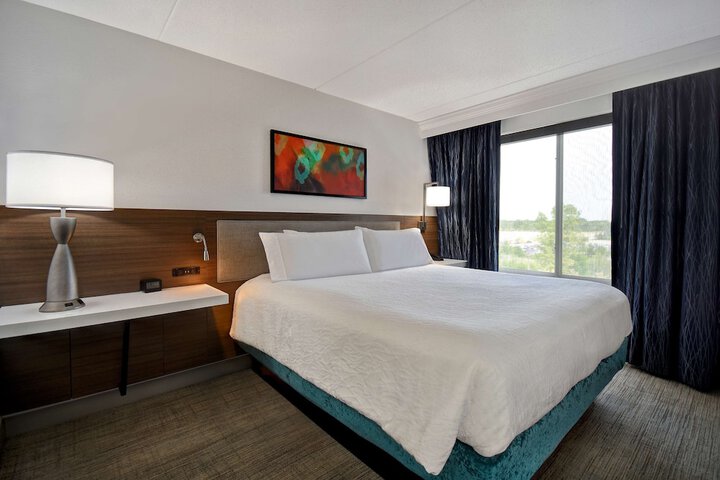 Hilton Garden Inn Detroit Metro Airport