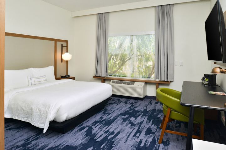 Room 21 of 38