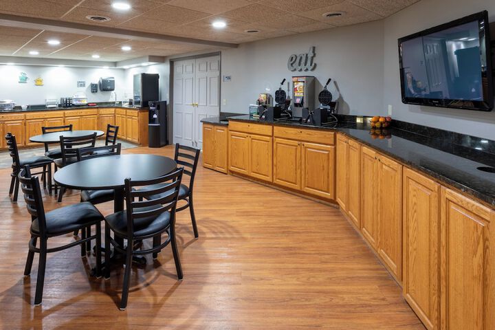 Paynesville Inn & Suites