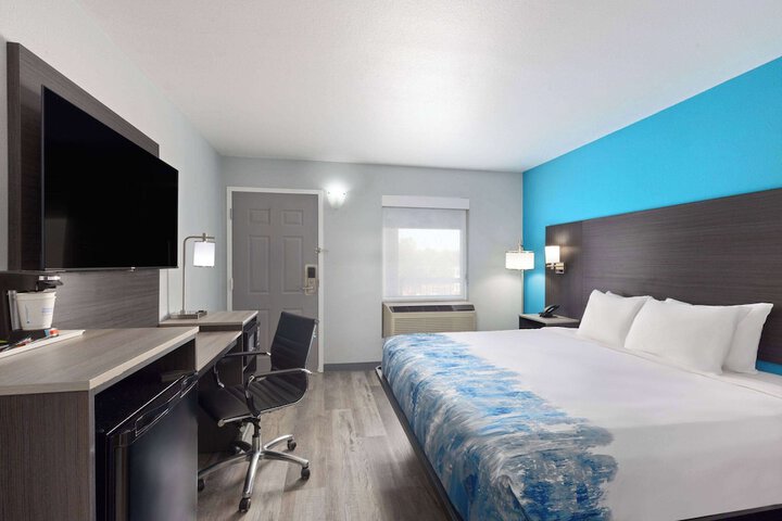 Room 33 of 45