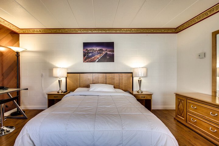 Room 52 of 60