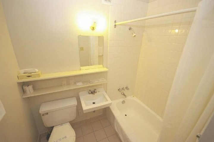 Room 13 of 25