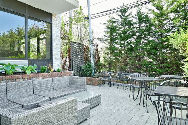 Hotel Exterior 41 of 43