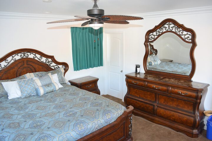 Room 32 of 65