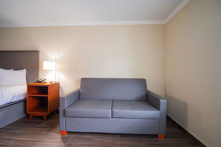Room 32 of 49