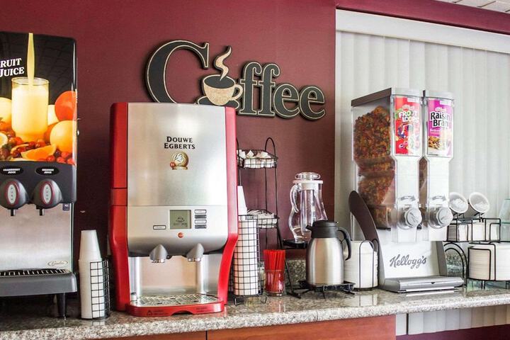 Breakfast/Coffee Service 28 of 30