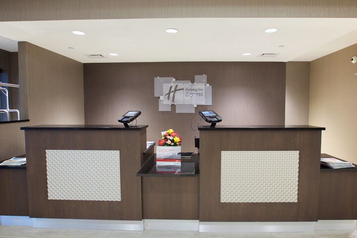Holiday Inn Express Fargo SW - I-94 Medical Center by IHG