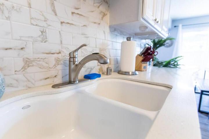 Cali Condo+BBQ+MemoryFoamBeds+12min to Beach