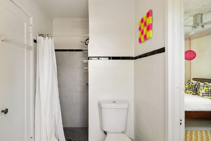 Room 70 of 142
