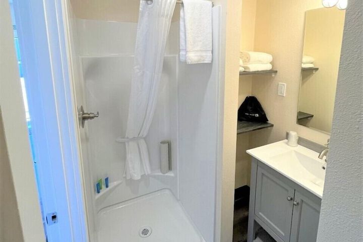 Room 93 of 179