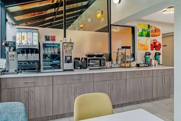 Breakfast/Coffee Service 46 of 49