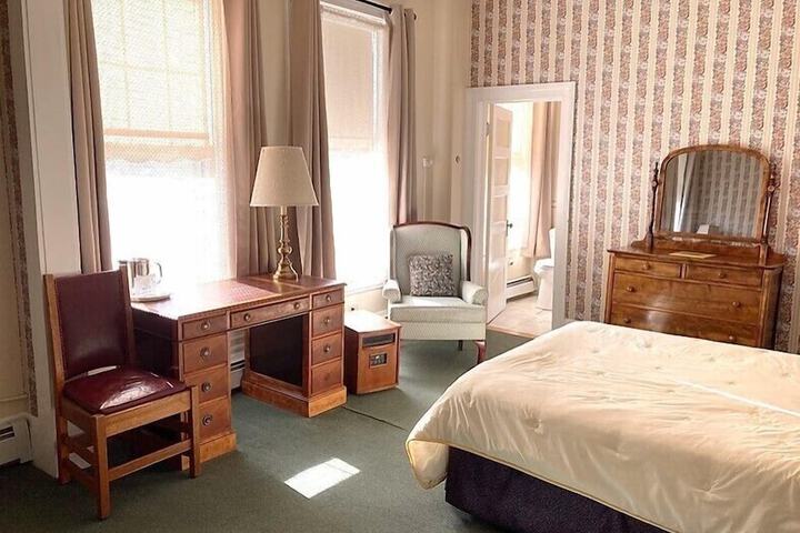 Room 25 of 95