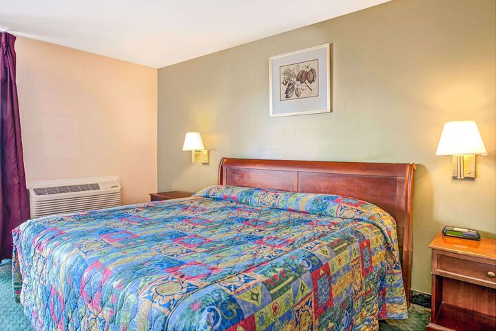 Room 6 of 16