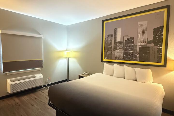 Super 8 by Wyndham Brenham TX