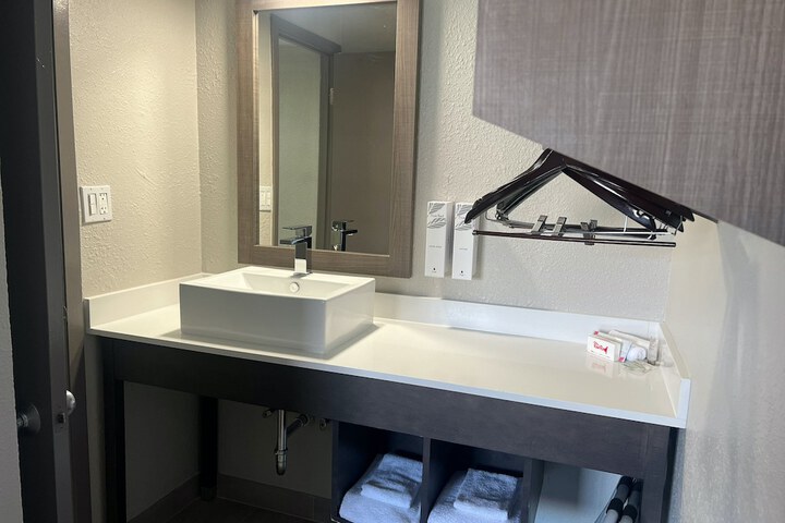 Room 6 of 21