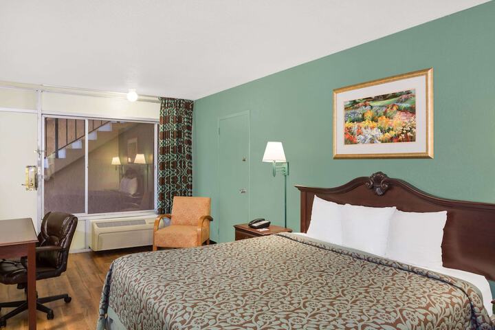 Room 18 of 25