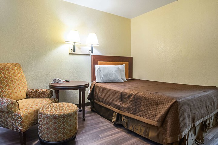 Room 21 of 33