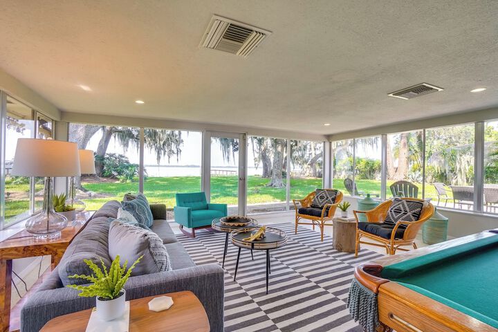 Luxe Waterfront Oasis w / Dock - Direct Lake Access