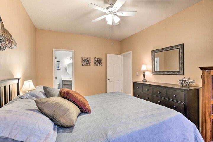 Lake Hartwell Home w / Private Dock & Hot Tub!