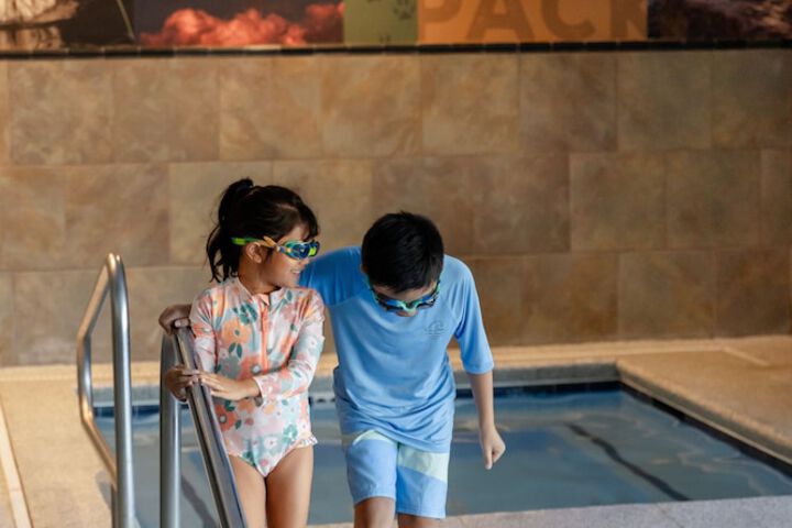 Gray Wolf Inn & Suites